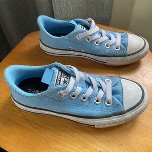 Kids size 13 blue pull-on low top converse sneakers